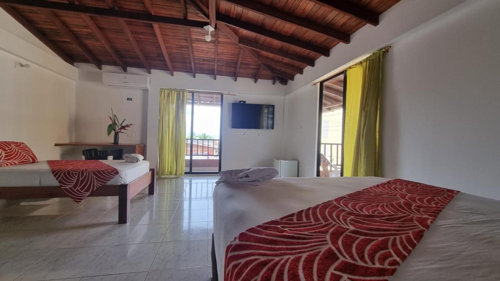 Hotel Bahia Yubarta 巴亚索拉诺 外观 照片